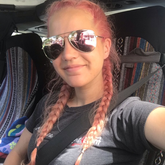 Meet your Posher, Catherine - Picture 1 of 1